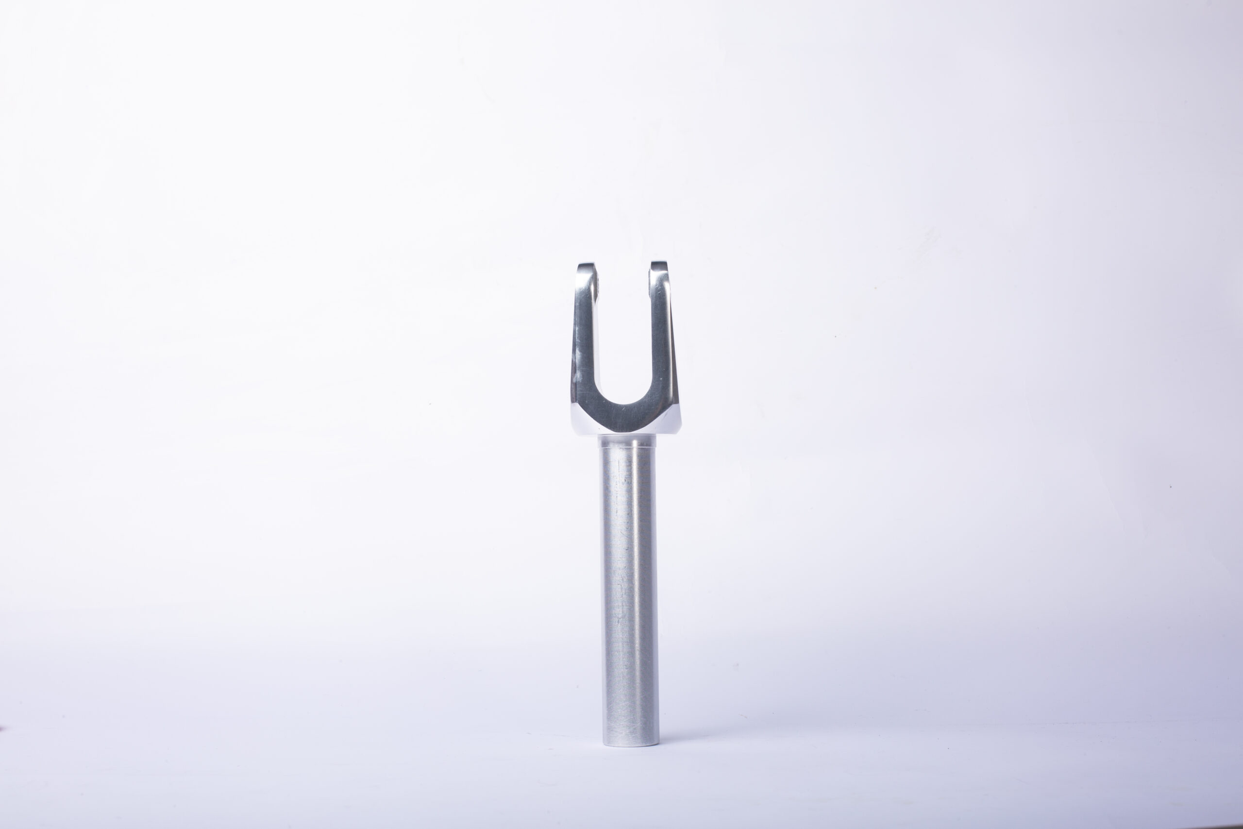 What are the typical packaging and shipping methods for aluminum extruded products?